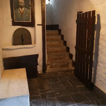Old Oven אכסניה *